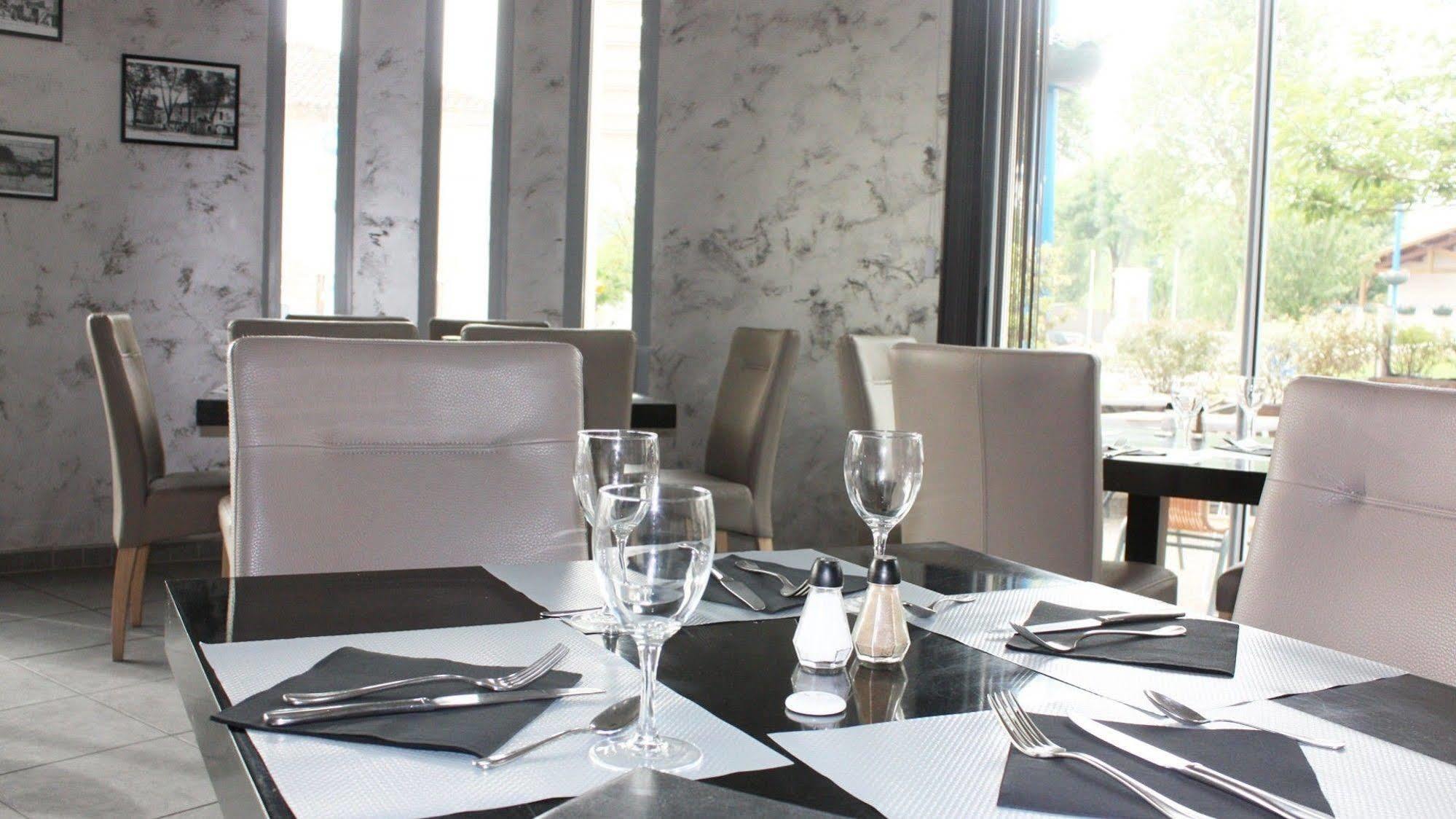 Hotel Le Midi Montaigu-de-Quercy Eksteriør billede